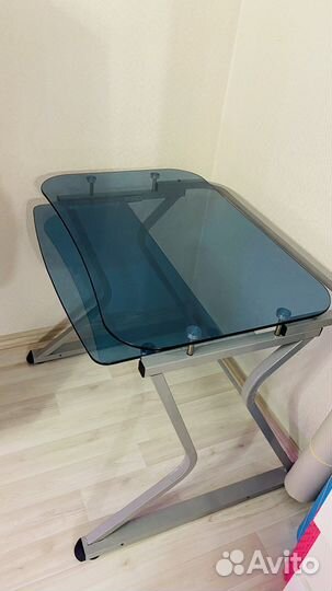 Компьютерный стол стеклянный
