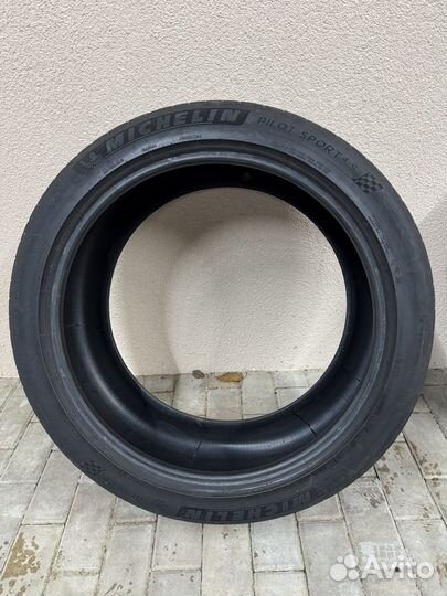 Michelin Pilot Sport 4 S 285/40 R22