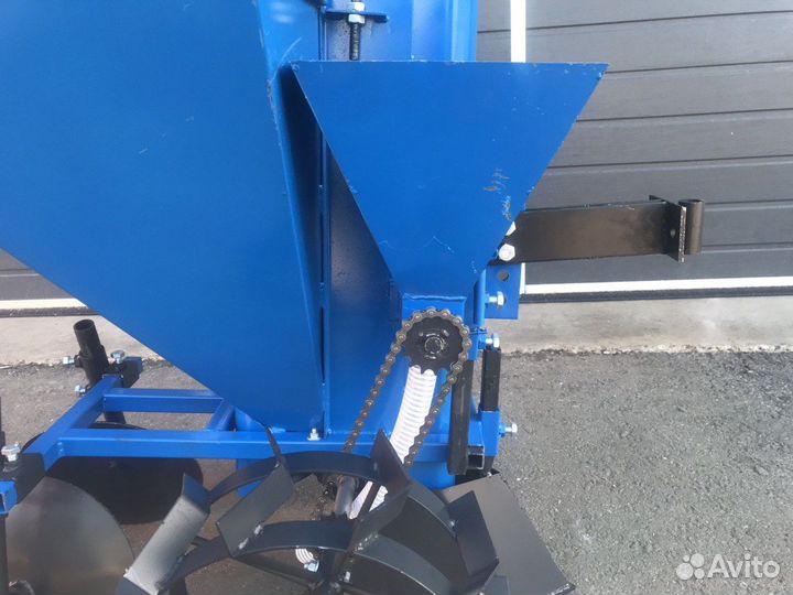 Картофелесажалка с дозатором на мотоблок/минитрак