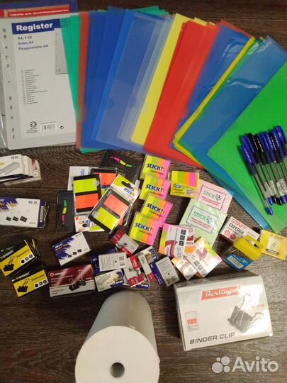 Ручка шариковая фирменная, разные канцтовары