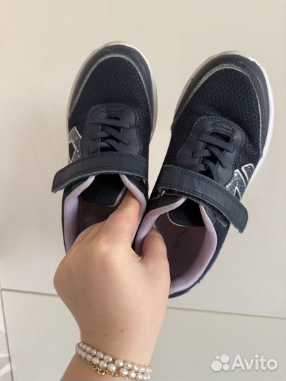 Кроссовки для девочки 35р