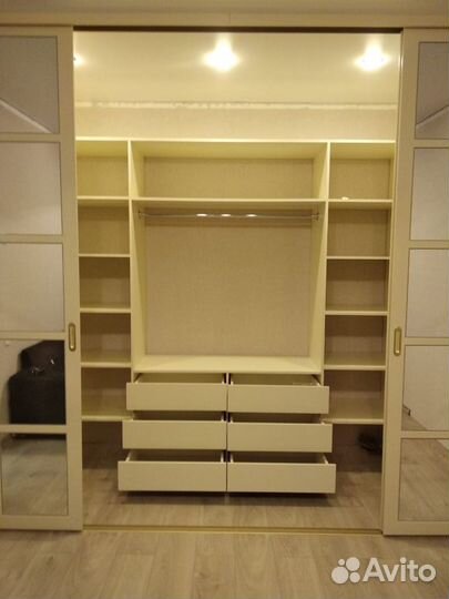 Гардеробные, шкафы, кухни