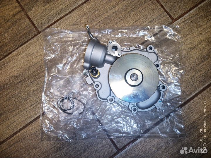 Насос водяной Jeep Grand Cherokee WK2 3,0 D CRD