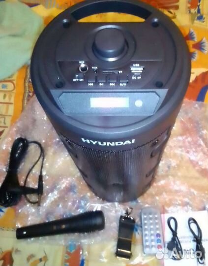 Новая акустическая колонка с пультом и микрофоном