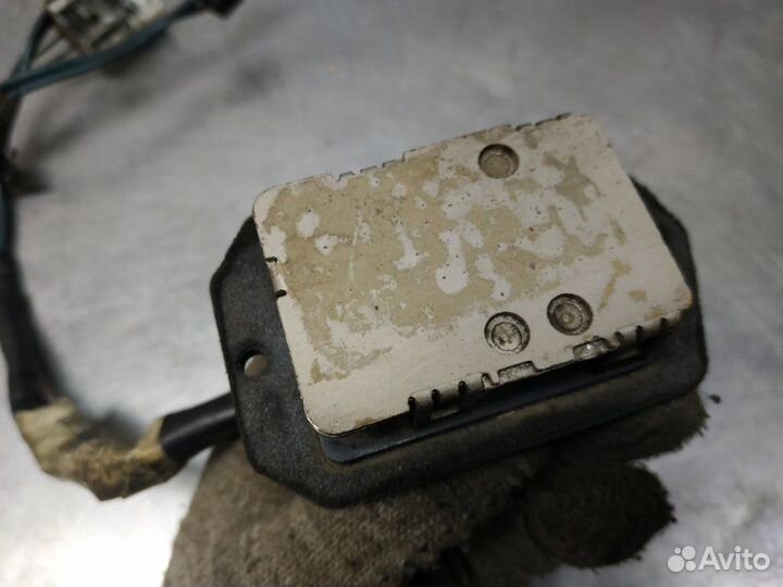 Резистор отопителя Toyota Yaris P10 1szfe