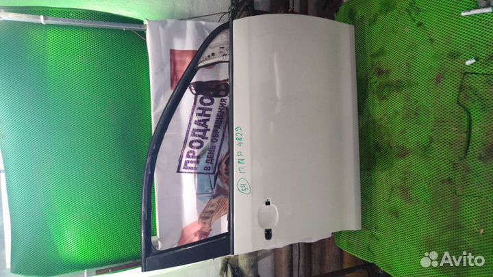 Передняя правая дверь Jetta 5