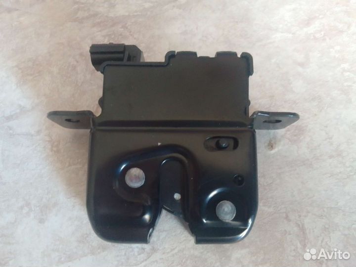 Замок двери багажника Renault Duster новый