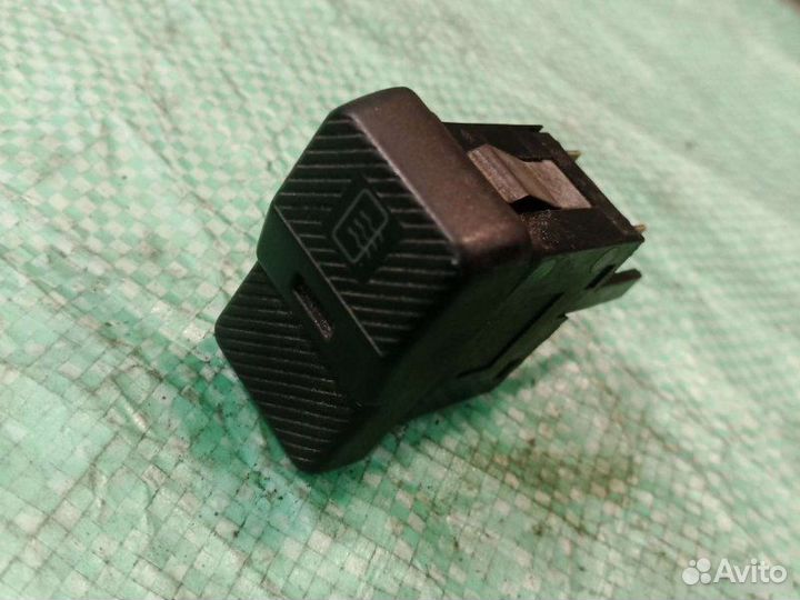 Кнопка подогрева стекла задняя Volkswagen Passat