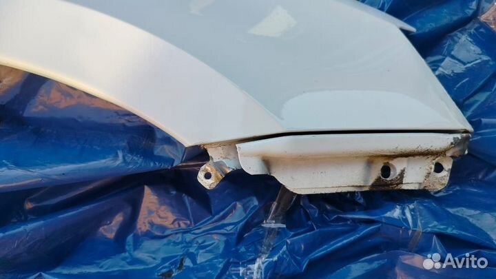 Крыло правое переднее на lads granta fl