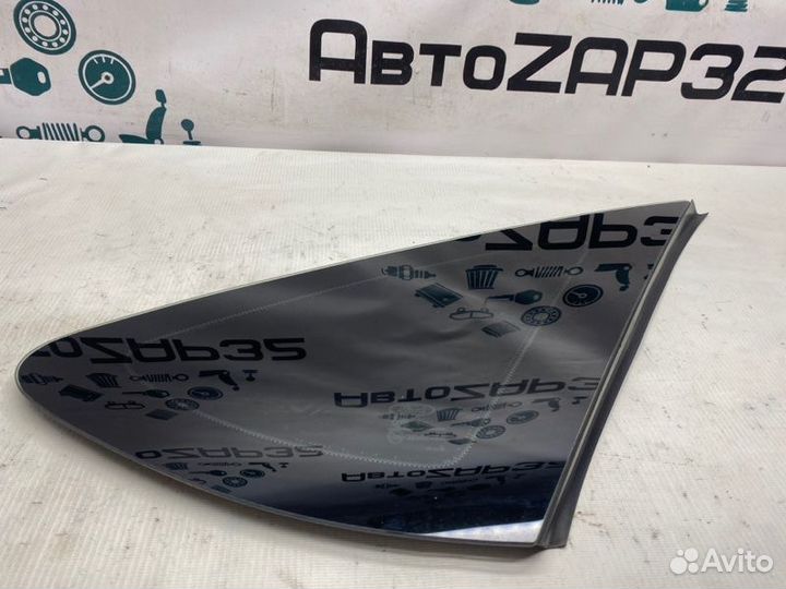 Форточка задняя правая Ford Focus хэтчбек 2010