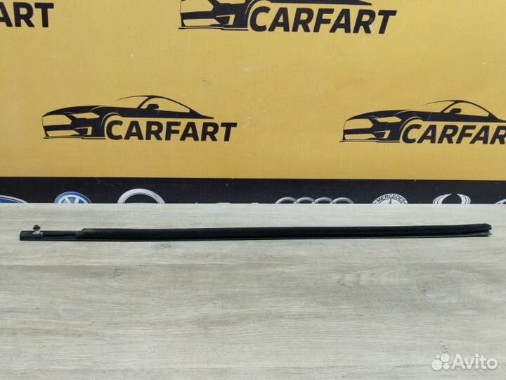 Молдинг стекла передний левый Land Rover