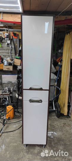 Шкаф пенал для ванной с корзиной бу