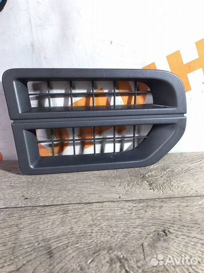 Накладка на крыло правая Land Rover Discovery III