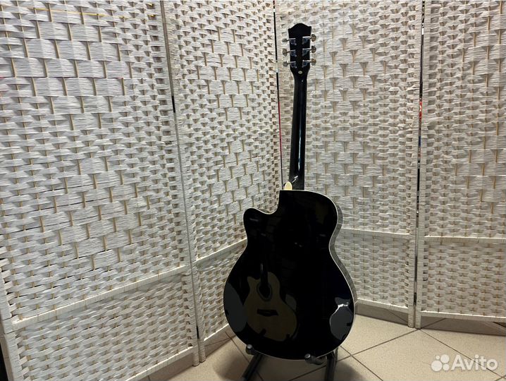 Акустическая гитара