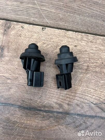 Концевик двери Nissan Terrano D10 H4M 438 2018