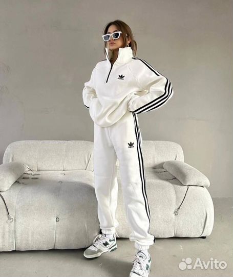 Спортивный костюм женский adidas