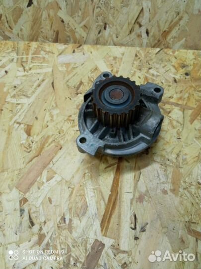 Водяной насос VAG 076 121 008 Mercedes, VW