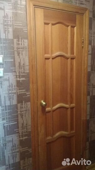 Дверь из массива дерева бу