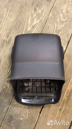 Обшивка пластик подрулевой Hyundai Equus 2011