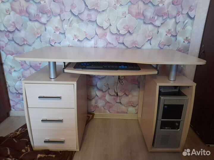 Компьютерный стол