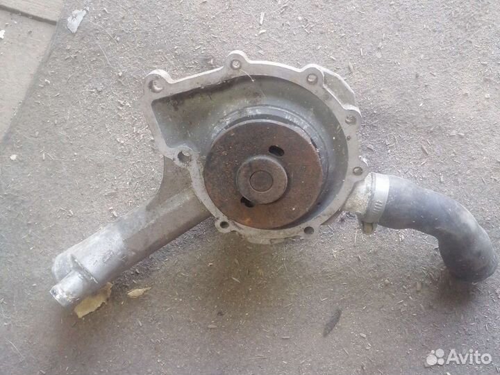 Помпа Mercedes W124 M111 2.0