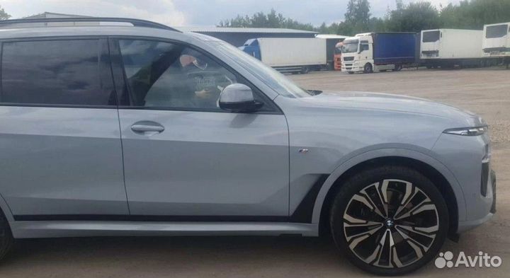 BMW X7 3.0 AT, 2024, 9 000 км