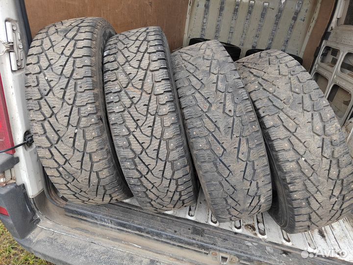 Nokian Tyres Hakkapeliitta C3 215/75 R16C 114R