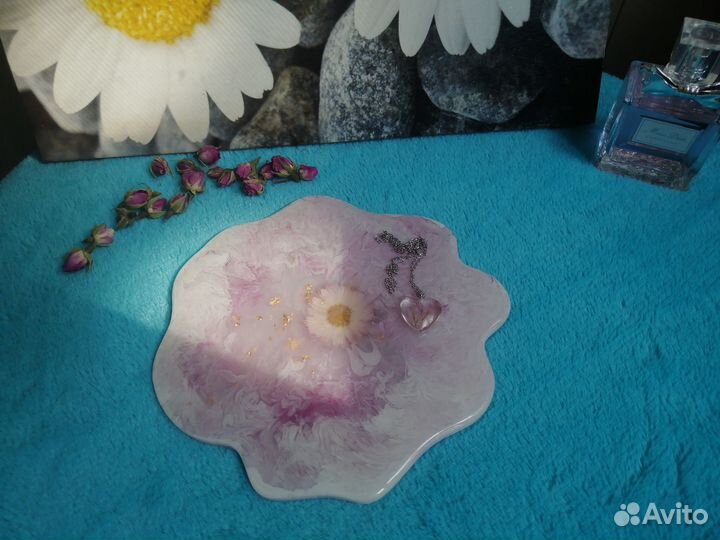 Подставка из эпоксидной смолы и сухоцветов