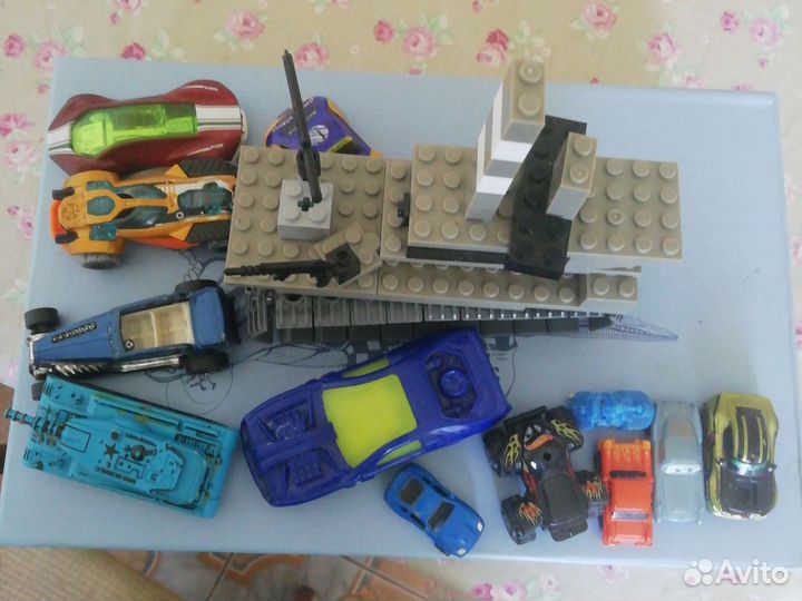 Игрушки для мальчика машинки