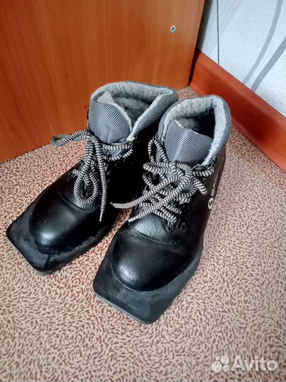 Лыжные ботинки детские 33 размер