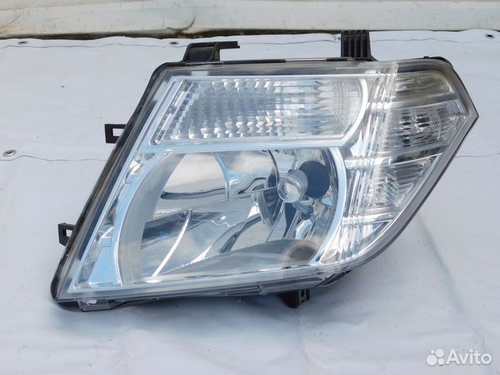 Фара левая Nissan Pathfinder R51 рестайлинг
