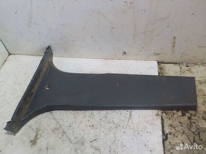 Накладка стойки центральная левая Toyota Hilux