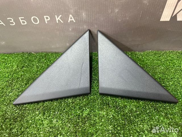 Накладка Передних дверей (треугольник) правая