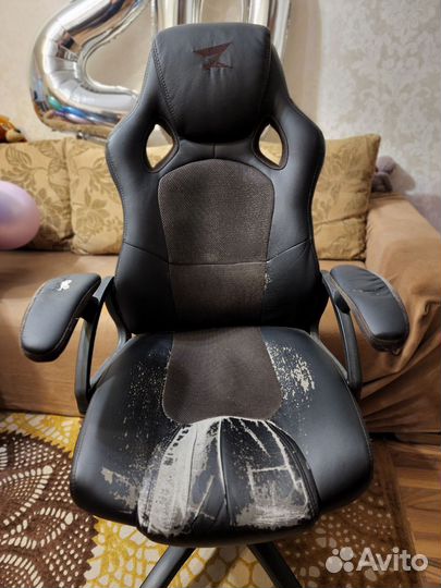 Игровое компьютерное кресло