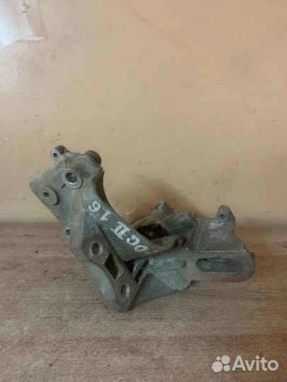 Кронштейн двигателя правый Focus II Mondeo IV