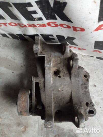 Кронштейн Peugeot Partner 2010