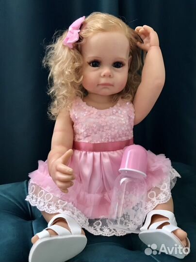 Красивая куколка девочка-девочка