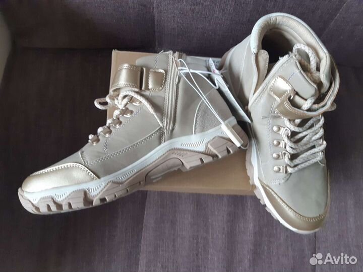 Новые кроссовки -ботинки р.37-38