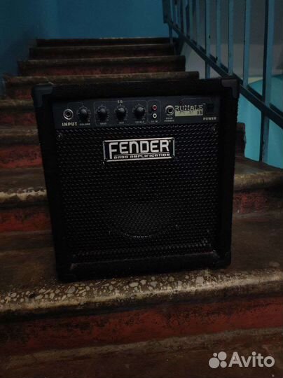 Басовый комбоусилитель