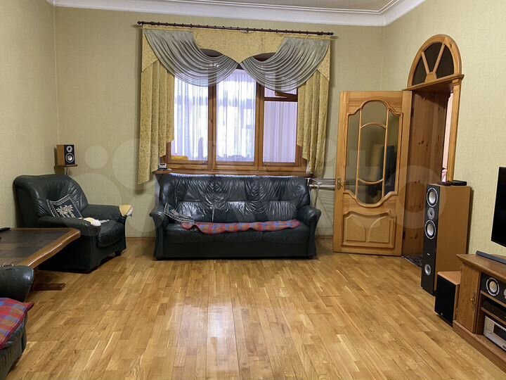 3-к. квартира, 104,5 м², 1/3 эт.