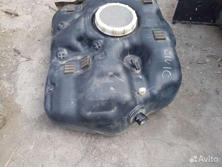 Бензобак honda civic 4D