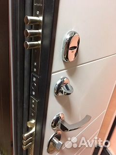 Дверь повышенной тепло и шумоизоляции с зеркалом