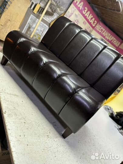 Диван в наличии для кафе