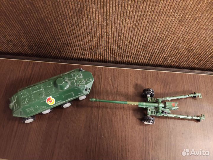 Игрушки бтр и пушка