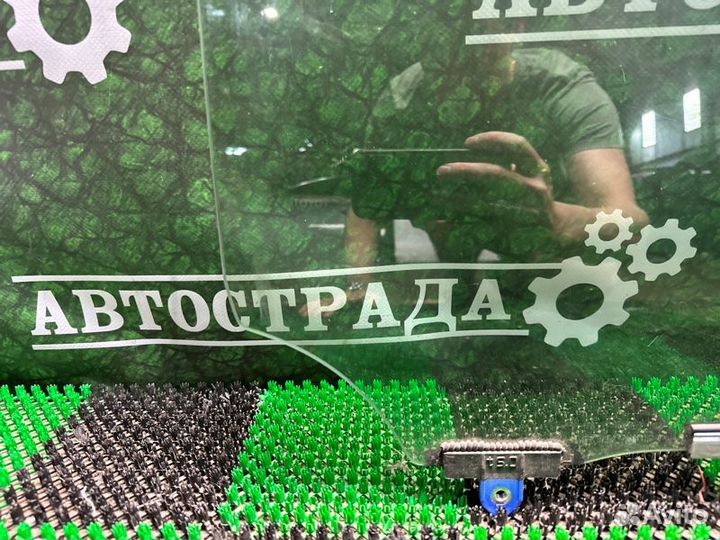 Стекло двери переднее правое Toyota Alphard