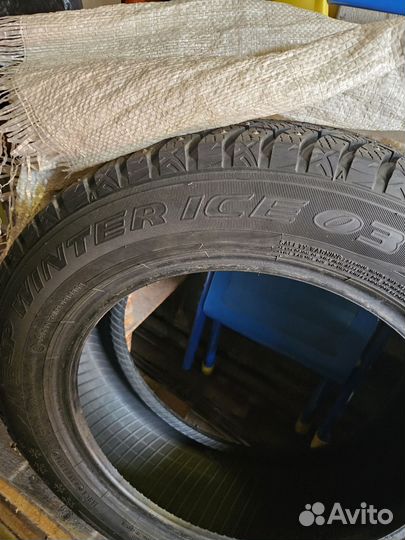 Dunlop SP Winter Ice 03 185/60 R15 и 185/60 R15 88T