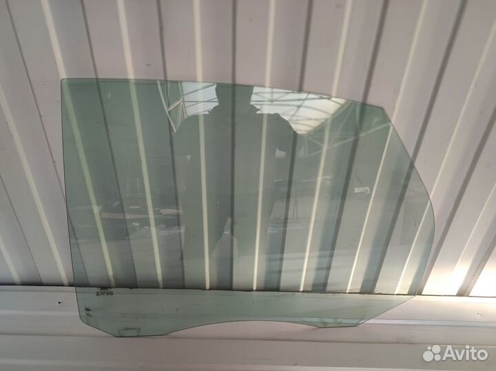 Стекло задней левой двери Ford Focus 2 2004-2011