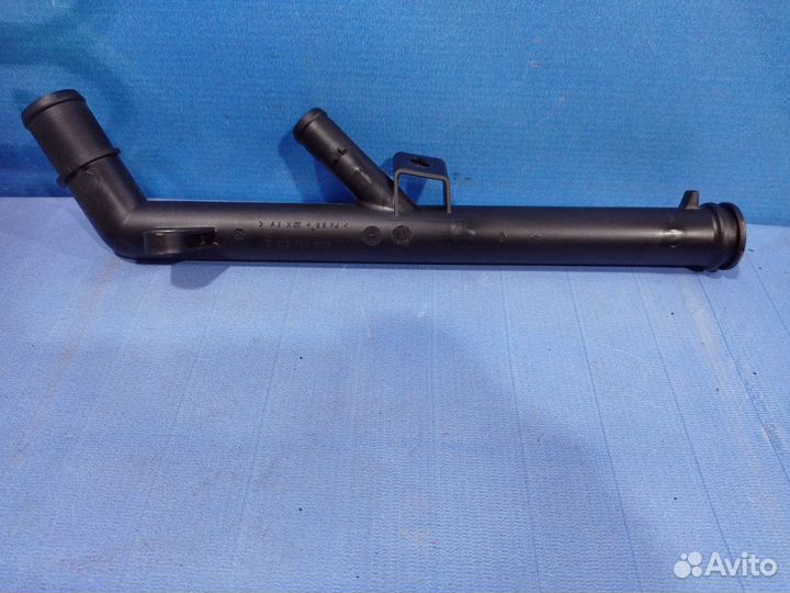 Патрубок на блоке Renault logan 2