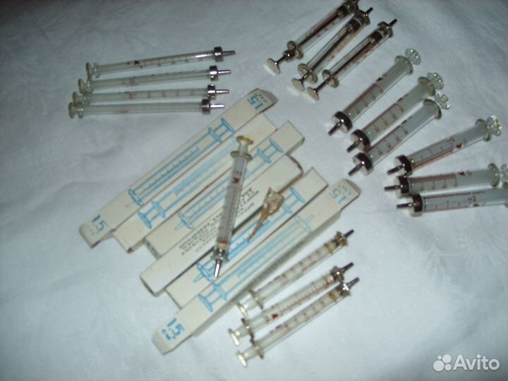 Шприцы стеклянные и иглы к ним