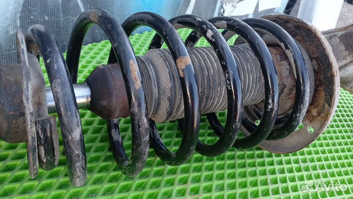 Стойка передняя правая Audi 80 b3